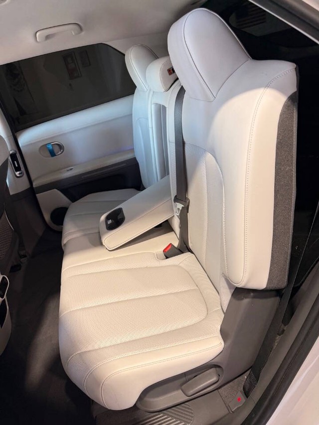 Hyundai IONIQ 5 Vehicle Full-screen Gallery Image 48