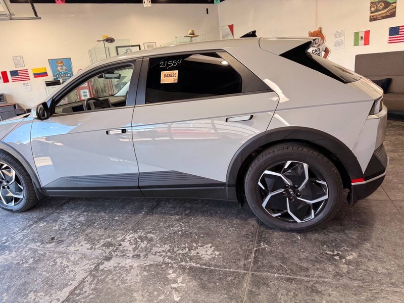 Hyundai IONIQ 5 Vehicle Full-screen Gallery Image 17