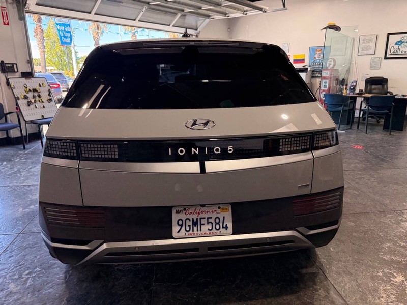 Hyundai IONIQ 5 Vehicle Full-screen Gallery Image 29