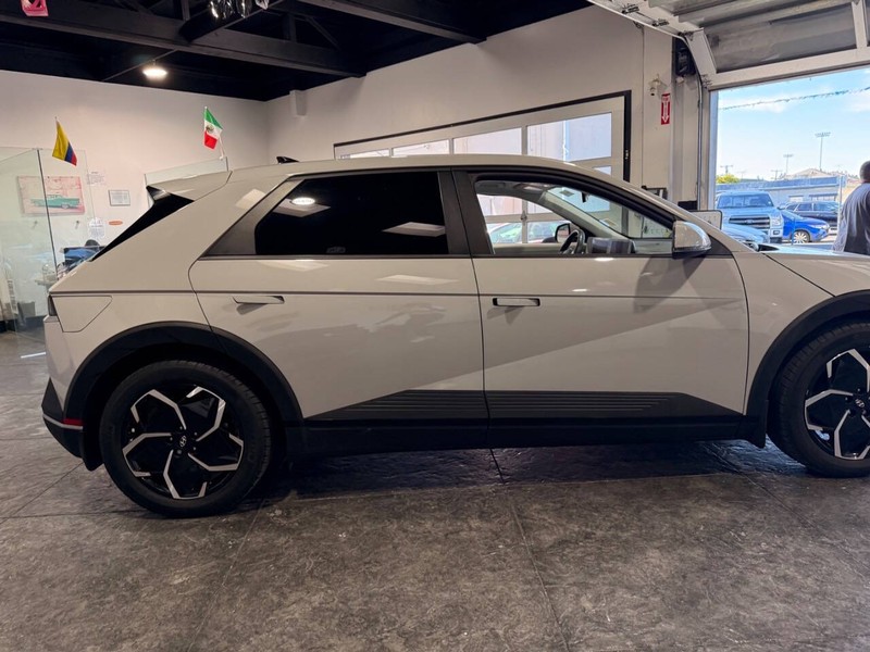 Hyundai IONIQ 5 Vehicle Full-screen Gallery Image 37