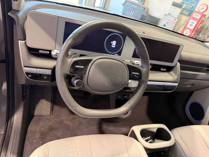 Hyundai IONIQ 5 Vehicle Full-screen Gallery Image 45