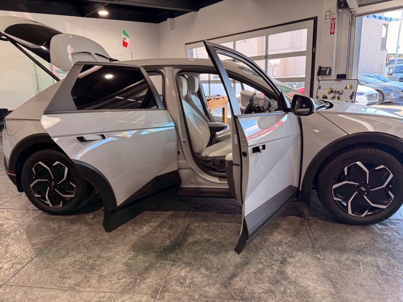 Hyundai IONIQ 5 Vehicle Full-screen Gallery Image 50