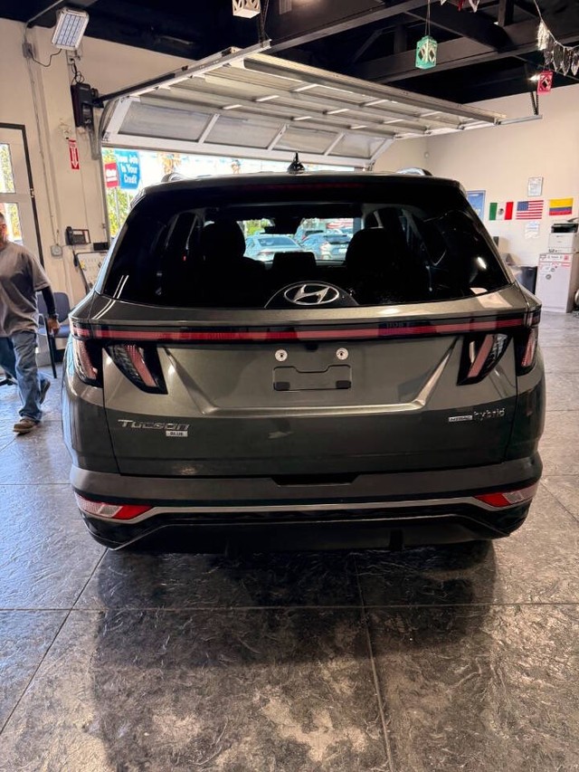 Hyundai Tucson Hybrid Vehicle Full-screen Gallery Image 25