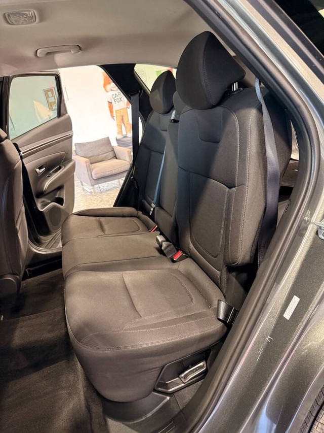 Hyundai Tucson Hybrid Vehicle Full-screen Gallery Image 45