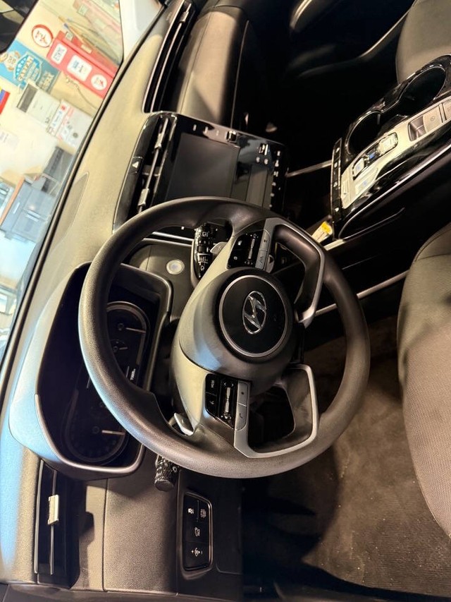 Hyundai Tucson Hybrid Vehicle Full-screen Gallery Image 47