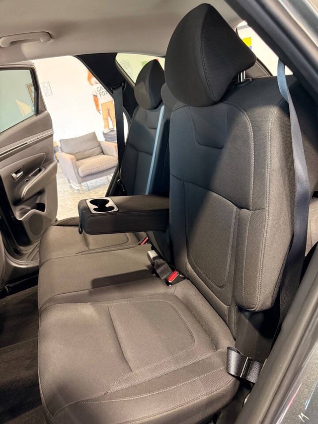 Hyundai Tucson Hybrid Vehicle Full-screen Gallery Image 50