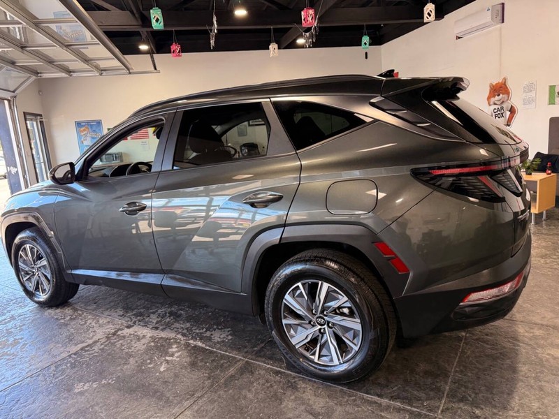 Hyundai Tucson Hybrid Vehicle Full-screen Gallery Image 12