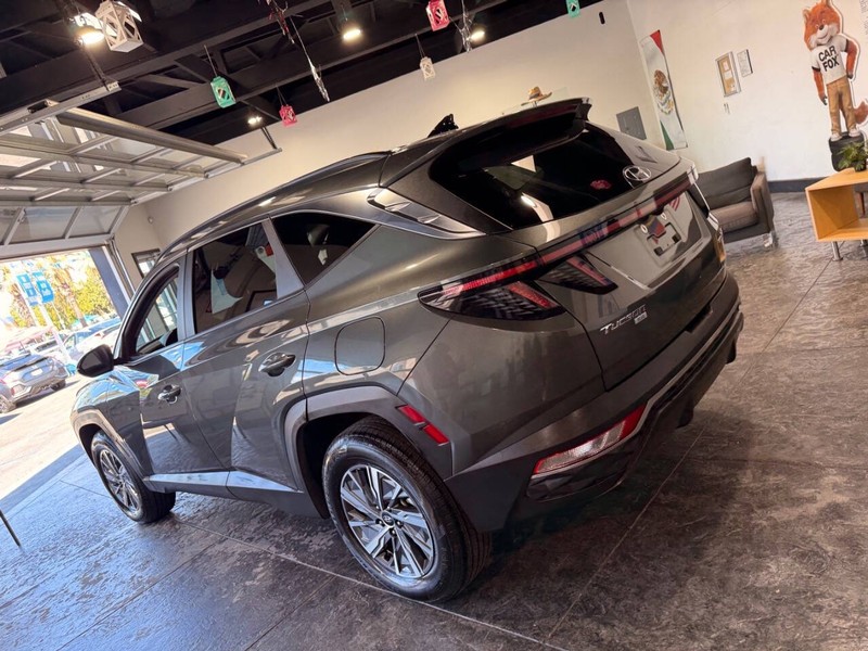Hyundai Tucson Hybrid Vehicle Full-screen Gallery Image 20