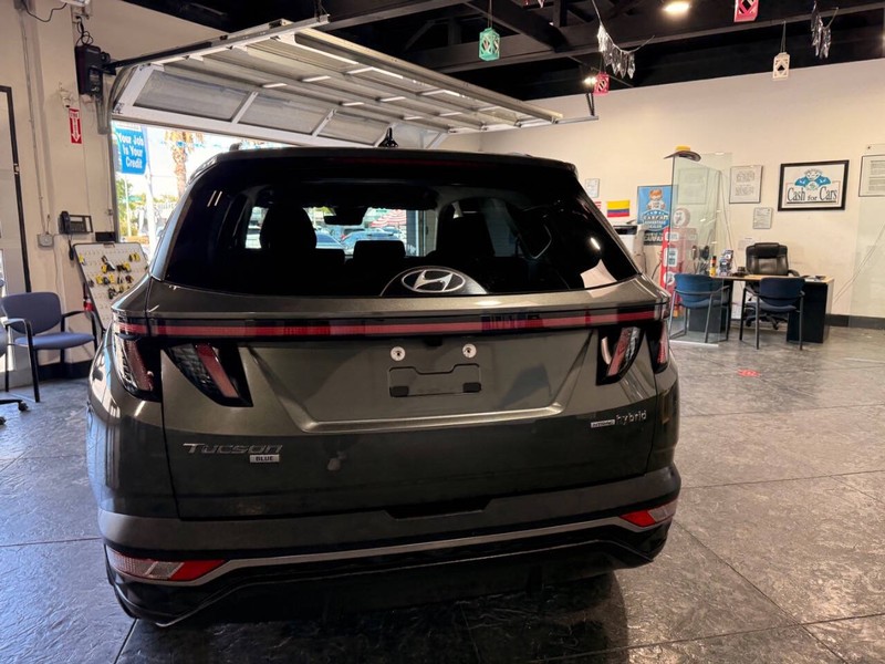 Hyundai Tucson Hybrid Vehicle Full-screen Gallery Image 26