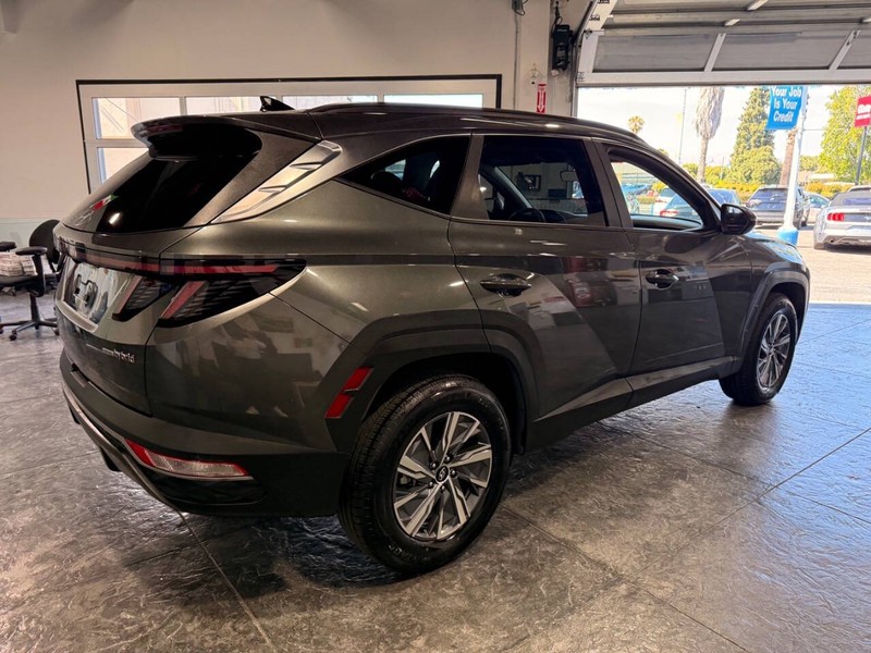 Hyundai Tucson Hybrid Vehicle Full-screen Gallery Image 28