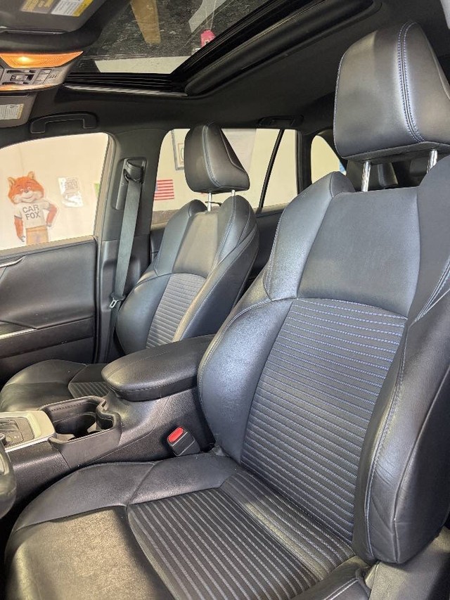 Toyota RAV4 Hybrid Vehicle Full-screen Gallery Image 48
