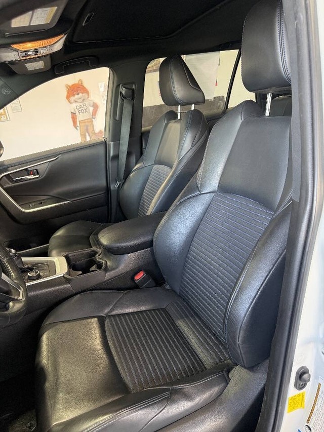 Toyota RAV4 Hybrid Vehicle Full-screen Gallery Image 49
