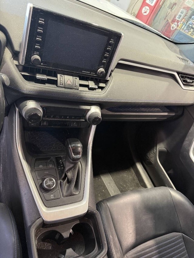 Toyota RAV4 Hybrid Vehicle Full-screen Gallery Image 50