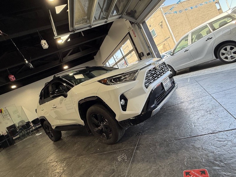 Toyota RAV4 Hybrid Vehicle Full-screen Gallery Image 45