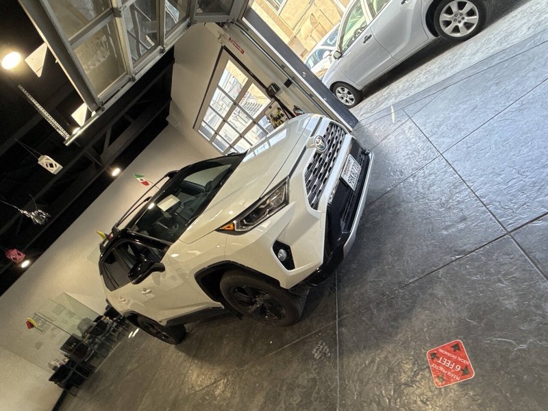 Toyota RAV4 Hybrid Vehicle Full-screen Gallery Image 46