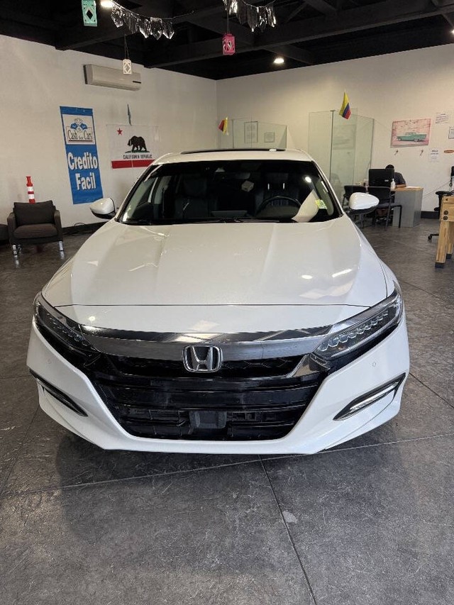 Honda Accord Hybrid Vehicle Full-screen Gallery Image 02