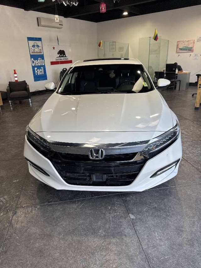 Honda Accord Hybrid Vehicle Full-screen Gallery Image 03