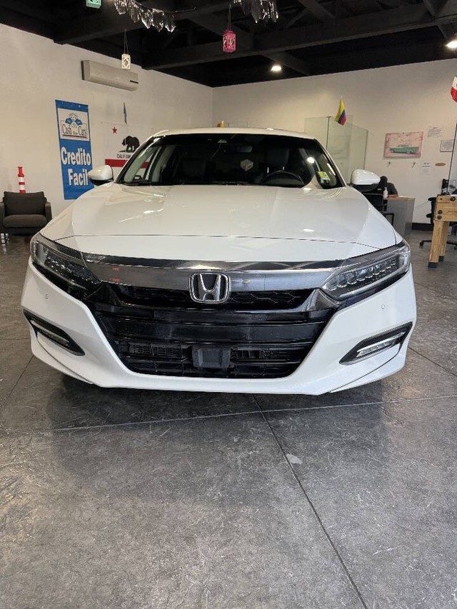 Honda Accord Hybrid Vehicle Full-screen Gallery Image 05