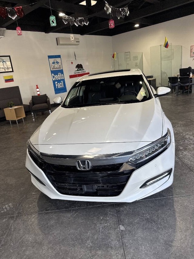Honda Accord Hybrid Vehicle Full-screen Gallery Image 07