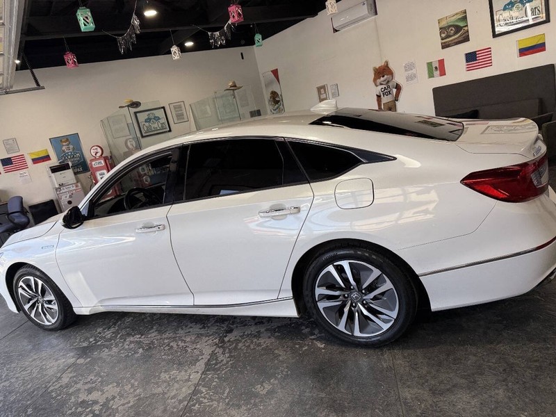 Honda Accord Hybrid Vehicle Full-screen Gallery Image 25