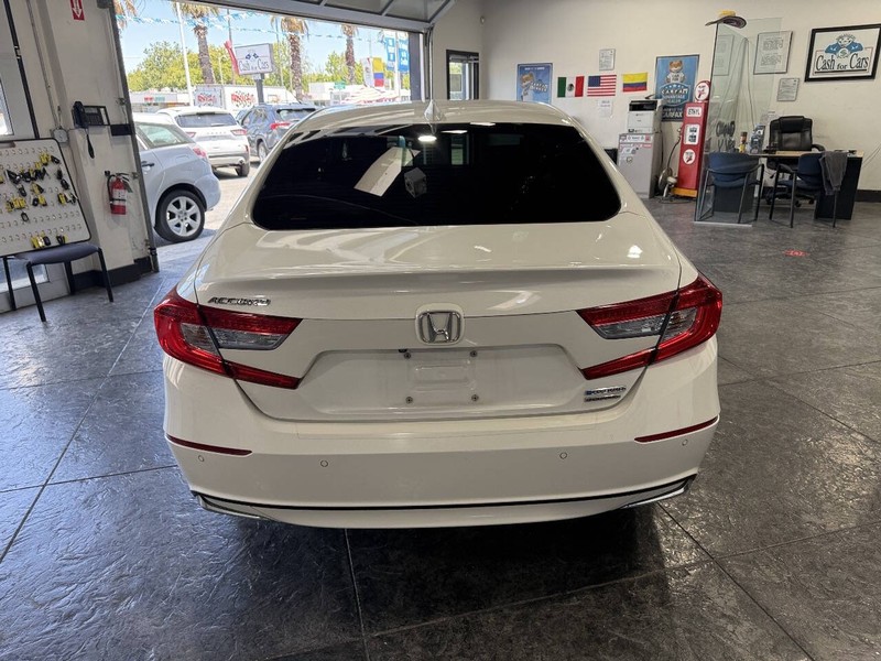 Honda Accord Hybrid Vehicle Full-screen Gallery Image 29