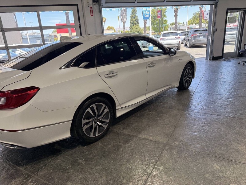Honda Accord Hybrid Vehicle Full-screen Gallery Image 32