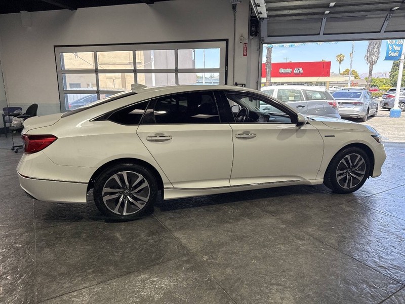 Honda Accord Hybrid Vehicle Full-screen Gallery Image 40