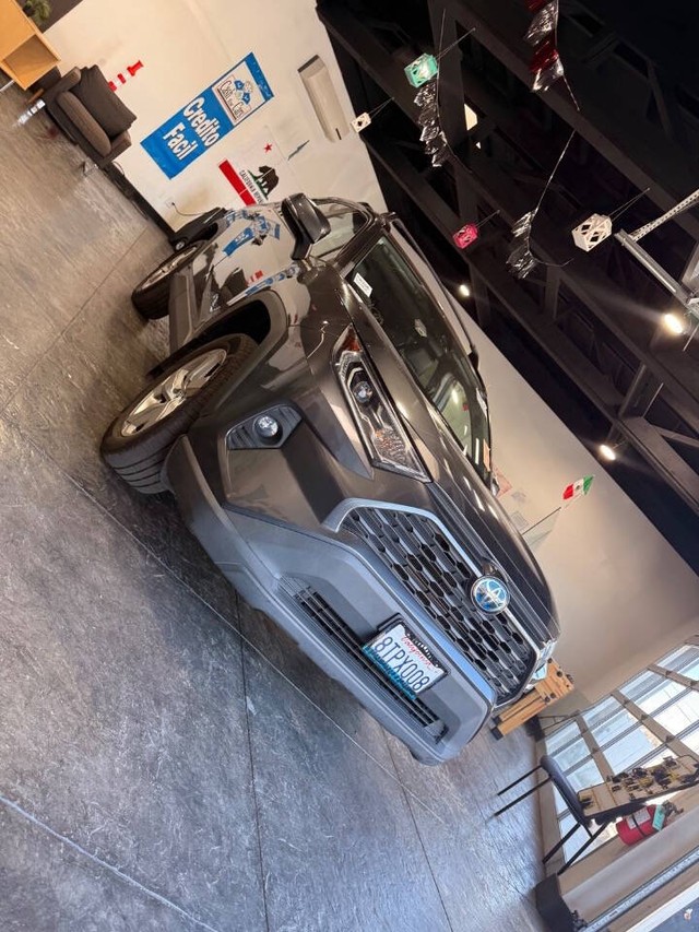 Toyota RAV4 Hybrid Vehicle Full-screen Gallery Image 43