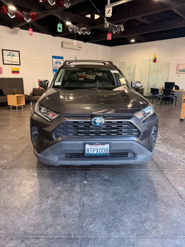 Toyota RAV4 Hybrid Vehicle Full-screen Gallery Image 46