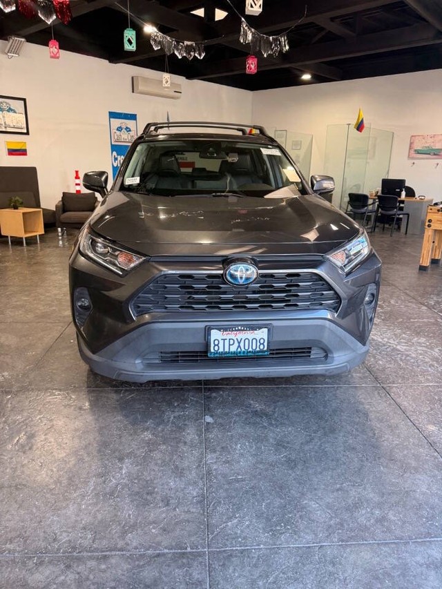 Toyota RAV4 Hybrid Vehicle Full-screen Gallery Image 47
