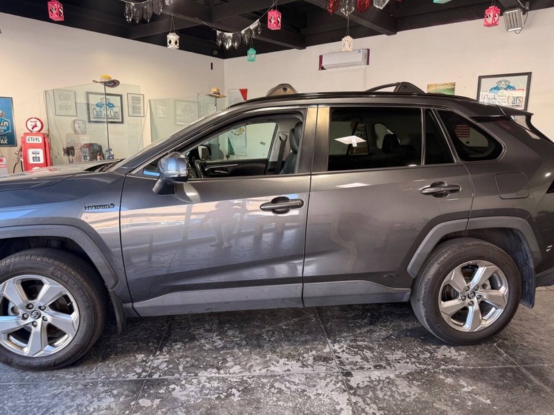 Toyota RAV4 Hybrid Vehicle Full-screen Gallery Image 10
