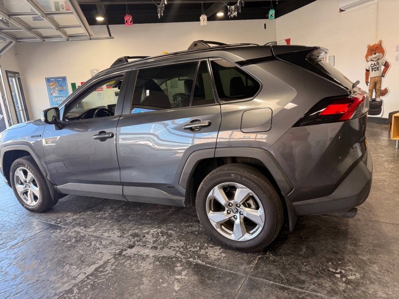 Toyota RAV4 Hybrid Vehicle Full-screen Gallery Image 13