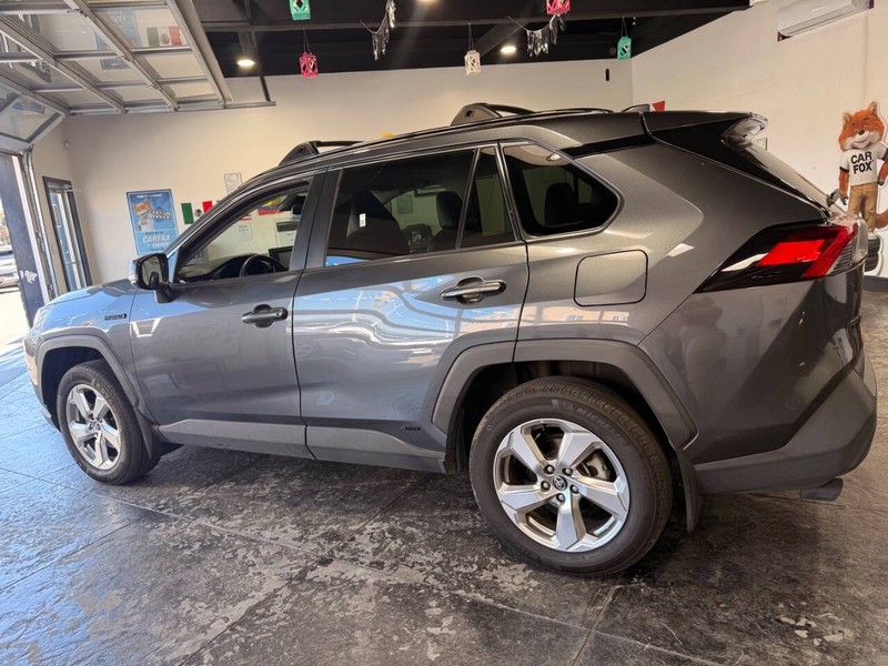 Toyota RAV4 Hybrid Vehicle Full-screen Gallery Image 14