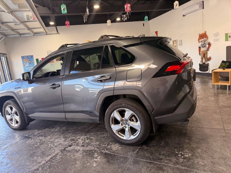 Toyota RAV4 Hybrid Vehicle Full-screen Gallery Image 17