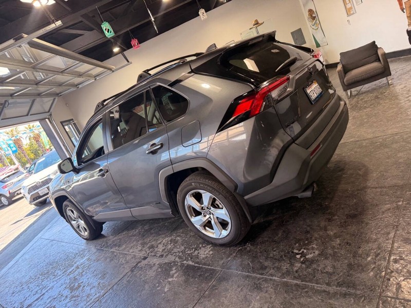 Toyota RAV4 Hybrid Vehicle Full-screen Gallery Image 21