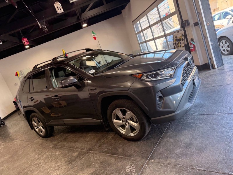 Toyota RAV4 Hybrid Vehicle Full-screen Gallery Image 38