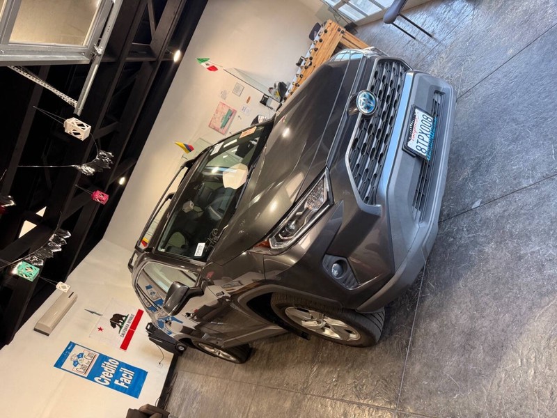 Toyota RAV4 Hybrid Vehicle Full-screen Gallery Image 45