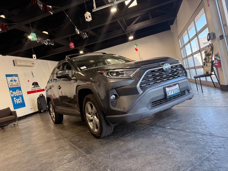 Toyota RAV4 Hybrid Vehicle Full-screen Gallery Image 48