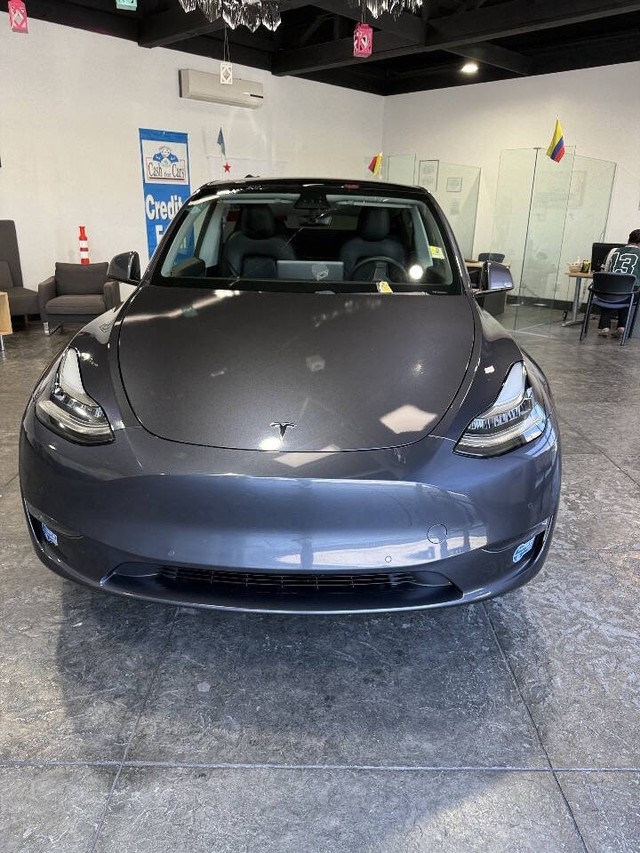 Tesla Model Y Vehicle Full-screen Gallery Image 08