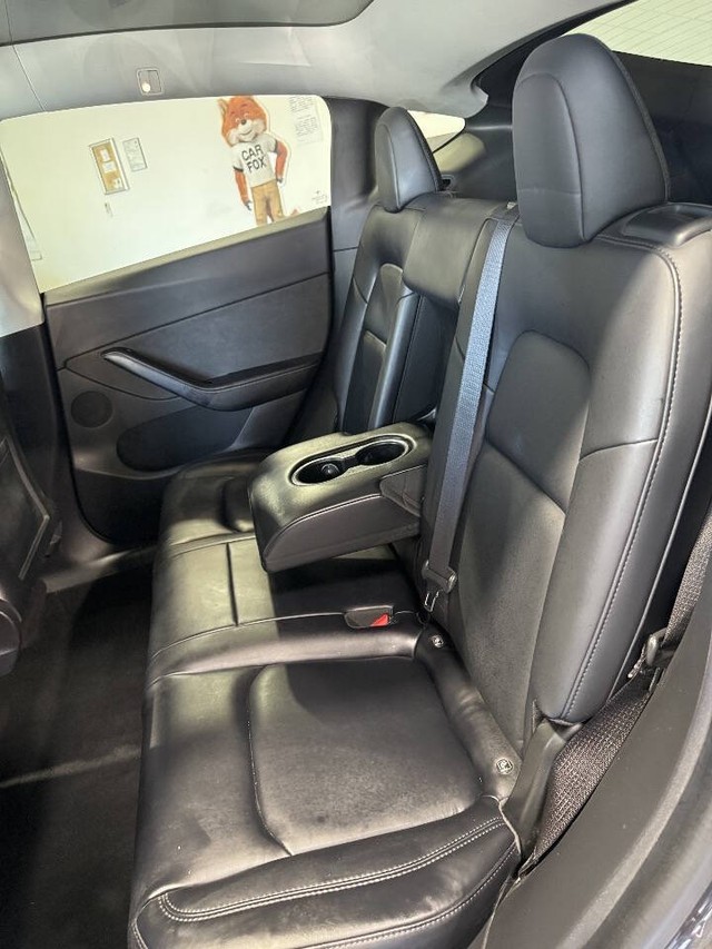 Tesla Model Y Vehicle Full-screen Gallery Image 50