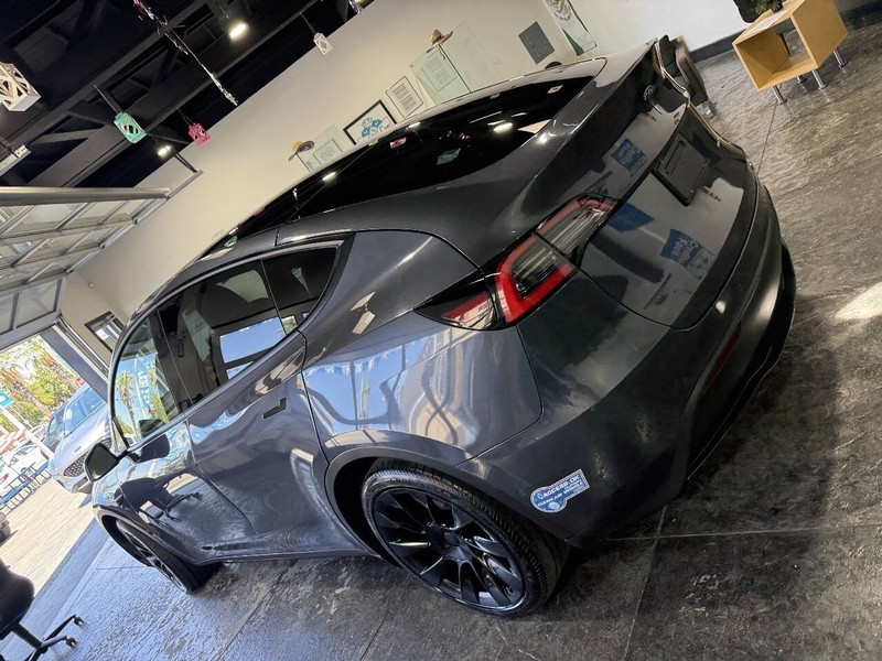 Tesla Model Y Vehicle Full-screen Gallery Image 20