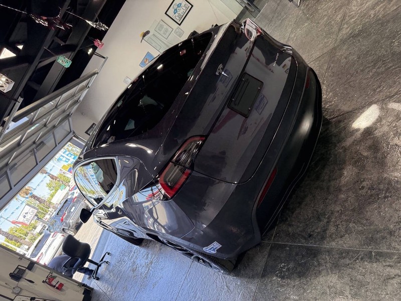 Tesla Model Y Vehicle Full-screen Gallery Image 25