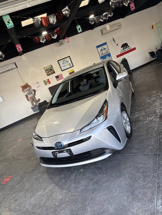 Toyota Prius Vehicle Full-screen Gallery Image 06