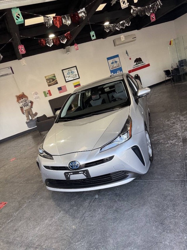 Toyota Prius Vehicle Full-screen Gallery Image 07