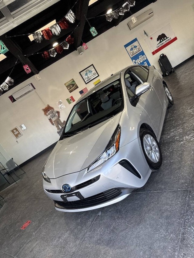 Toyota Prius Vehicle Full-screen Gallery Image 10