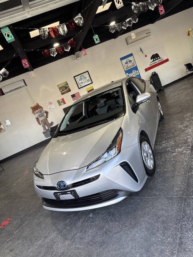 Toyota Prius Vehicle Full-screen Gallery Image 11