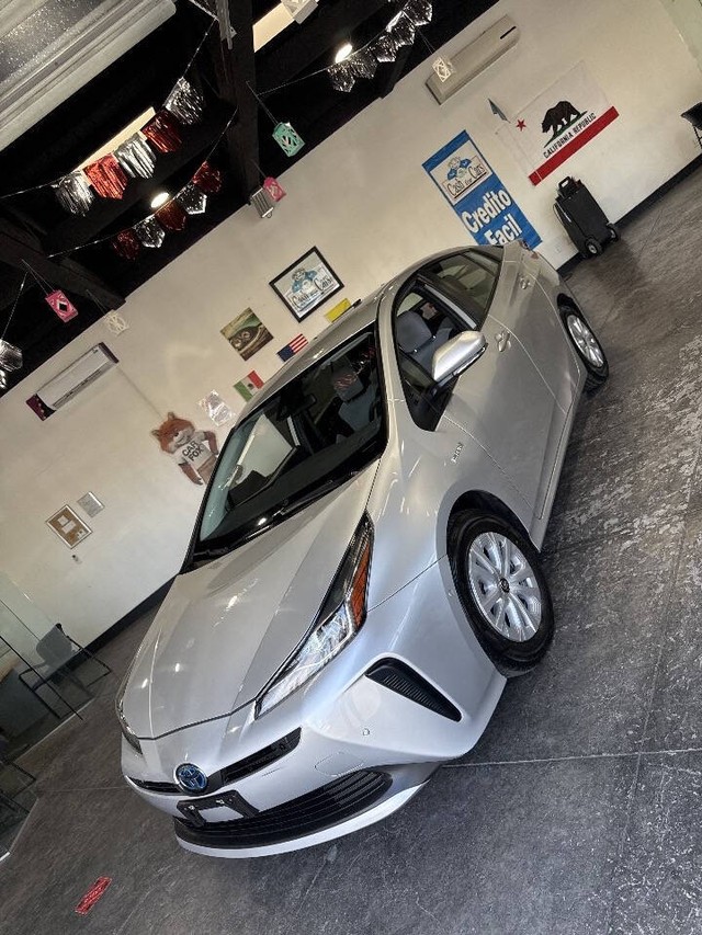 Toyota Prius Vehicle Full-screen Gallery Image 14
