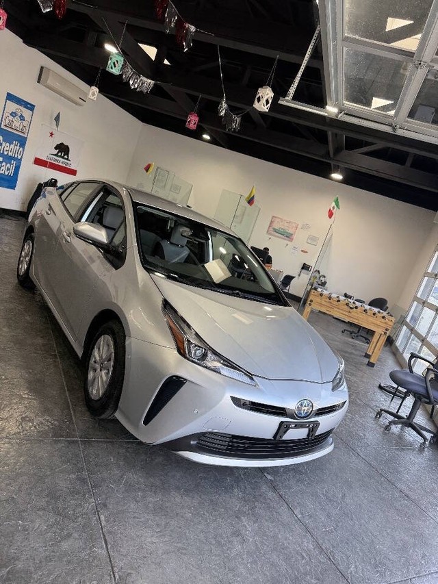 Toyota Prius Vehicle Full-screen Gallery Image 43