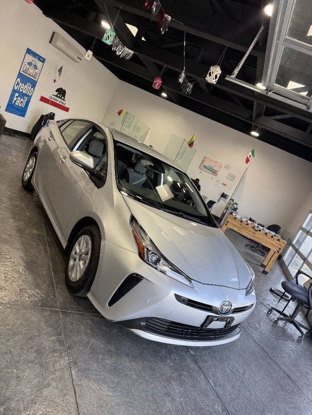 Toyota Prius Vehicle Full-screen Gallery Image 44