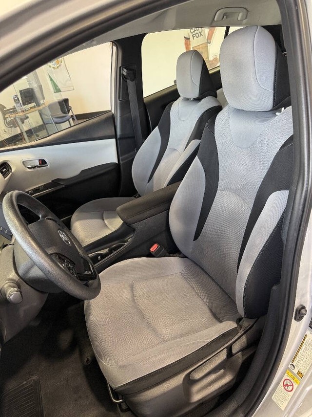 Toyota Prius Vehicle Full-screen Gallery Image 47